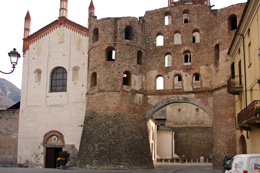 Cattedrale di San Giusto a Susa - Arrivo Via Francigena Marathon in Val di Susa 2020